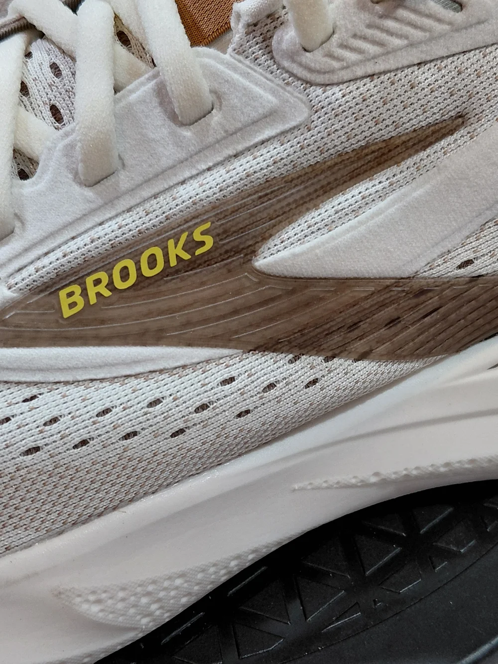 NEW Brooks Mens Adrenaline GTS 24 Running Shoes Coconut/Portabella Orange M11.5
